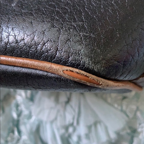 Authentic Dooney & Bourke Vintage crossbody purse - Picture 5 of 6